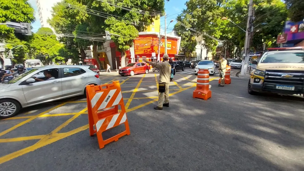 Bloqueios temporários e interdições devem alterar a circulação de veículos durante as procissões.