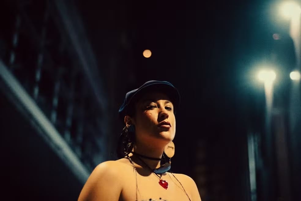 Entre ritmos da Amazônia e da América Latina, artista indígena Posada apresenta show em Belém -