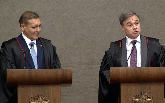 Ministros Nunes Marques e André Mendonça.