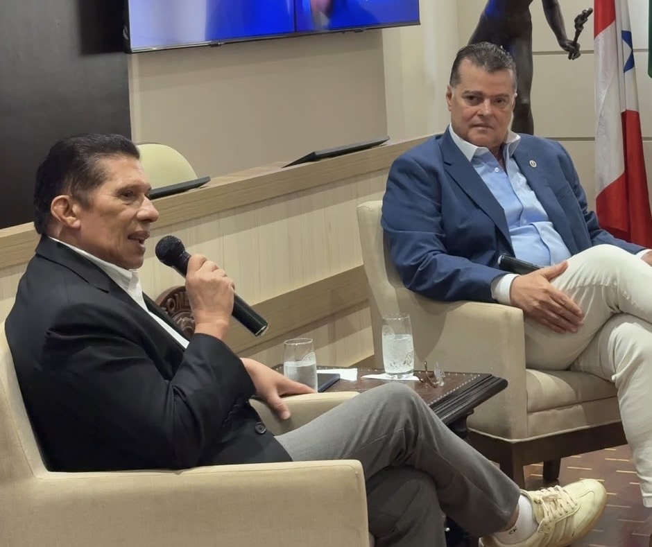 O comunicador é empresário, Carlos Santos, com Isan Anijar, presidente da ACP