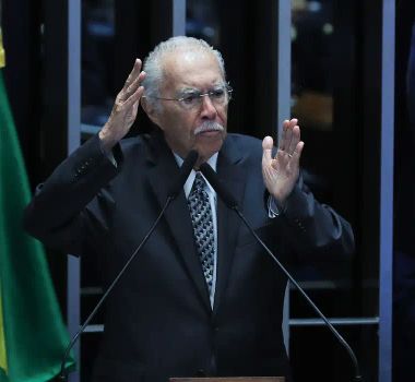 Imagem - José Sarney é internado em UTI após procedimento abdominal