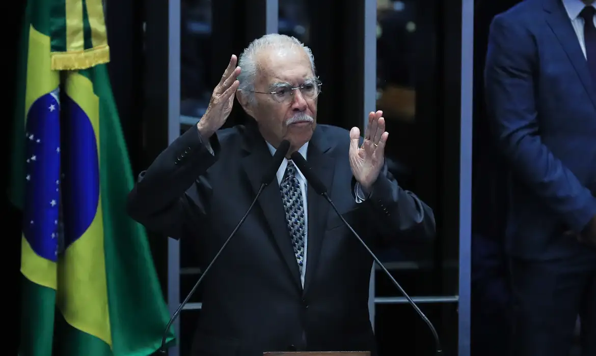 Imagem - José Sarney é internado em UTI após procedimento abdominal