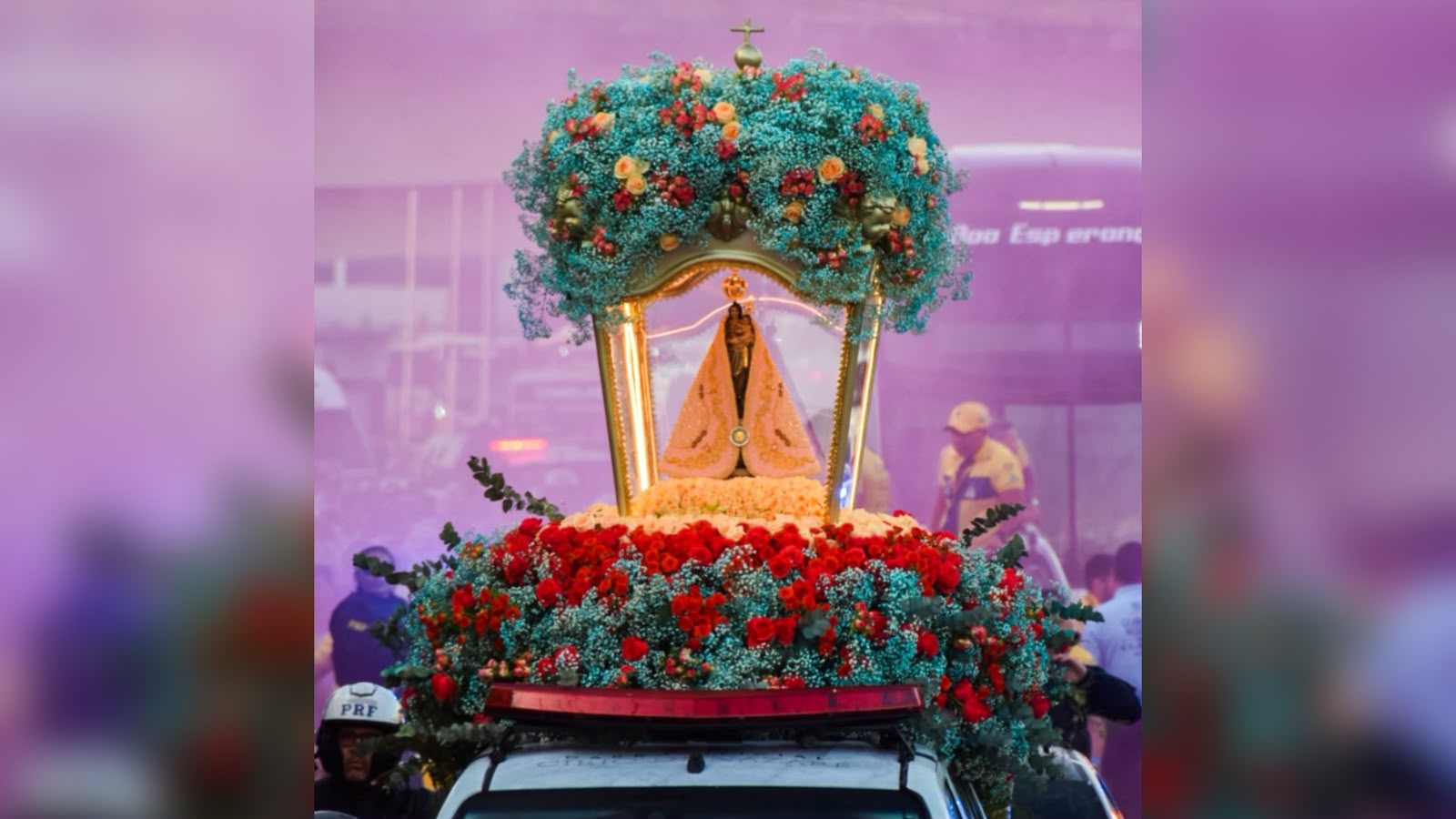 Flores que guiam a fé pelas estradas - Berlinda da Romaria Rodoviária 2026 - 