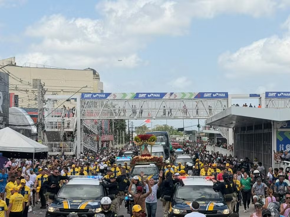 PRF participa da romaria do Traslado, a maior da Festa de Nazaré, que percorre mais de 50 km pela Grande Belém -