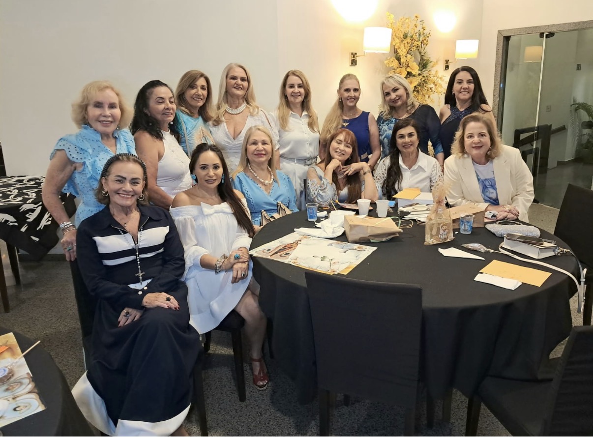 Sob o comando de Carmen Peixoto e Ingrid Macedo, o Instituto APB abriu a semana, reunindo as voluntarias do grupo para um final de tarde de oração e reflexão. 
