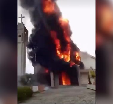 Imagem - Incêndio atinge Igreja São José em, Santa Catarina