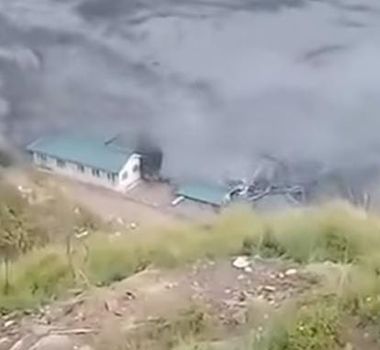 Imagem - Moradores registram enxurrada em alto de montanha no Nepal