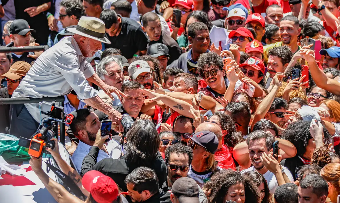 Imagem - Lula afirma que PT entrará na Justiça contra suspensão de canal