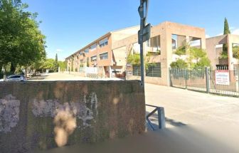 Aluno de 14 anos atira contra diretor e professora com espingarda em escola na França