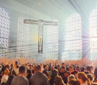 Imagem - Raios de sol criam espetáculo luminoso na Capela das Velas durante celebração de Nossa Senhora Aparecida