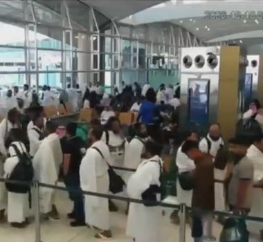 Imagem - Míssil atinge aeroporto na Arábia Saudita e deixa mortos e centenas de feridos