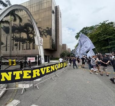 Imagem - Após goleada no clássico, torcedores do Corinthians pedem intervenção judicial no clube