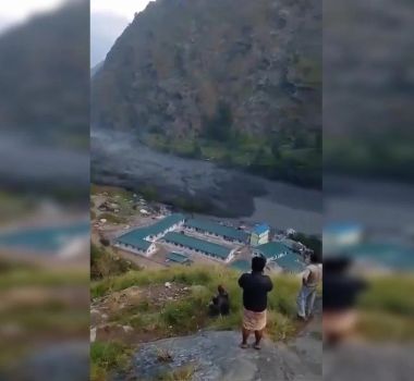 Imagem - Deslizamento causa enchente no Nepal e deixa mais de 100 estrangeiros ilhados