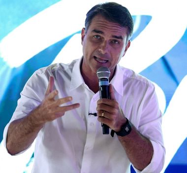Imagem - Flávio Bolsonaro deve voltar a Belém nesta semana para reforçar campanha no segundo turno