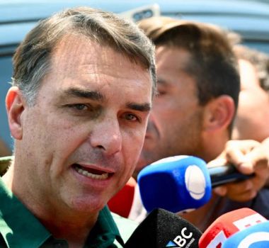 Imagem - Flávio Bolsonaro provoca Lula e dispara: “Vão dizer que vou acabar com o Sol”