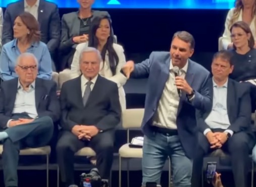 Imagem - Flávio Bolsonaro diz que modelo de El Salvador é pouco e promete endurecer segurança pública