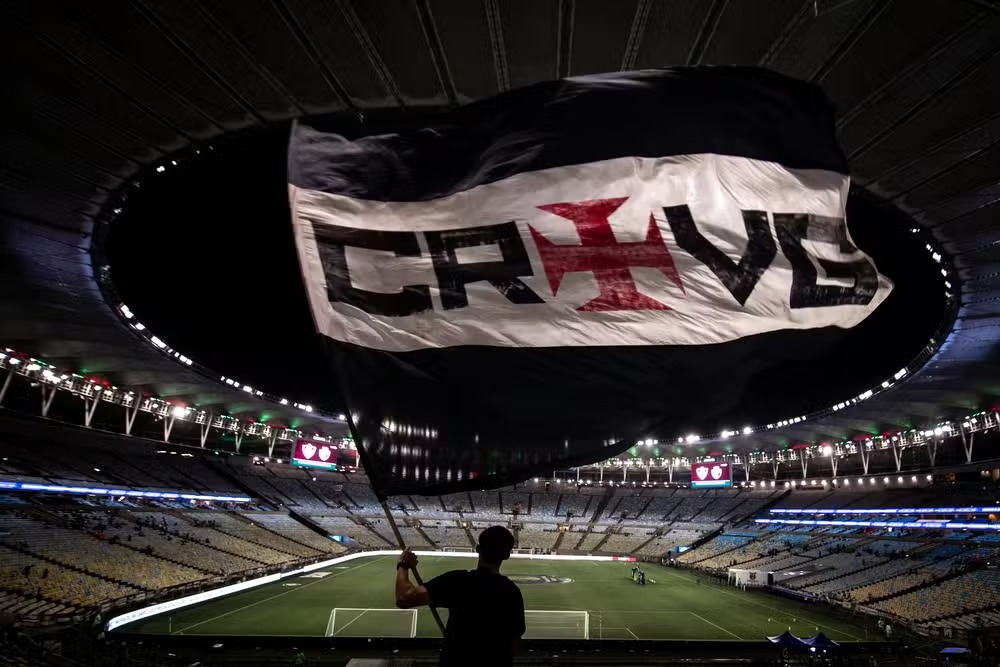 Torcedor do Vasco na arquibancada do Maracanã -
