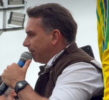 Imagem - Flávio Bolsonaro promete levar acusações contra Lula para debate na Band