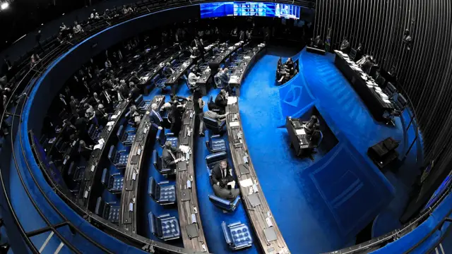 Regra prevista na Constituição busca garantir a continuidade do Senado Federal, que renova suas cadeiras de forma alternada a cada eleição.