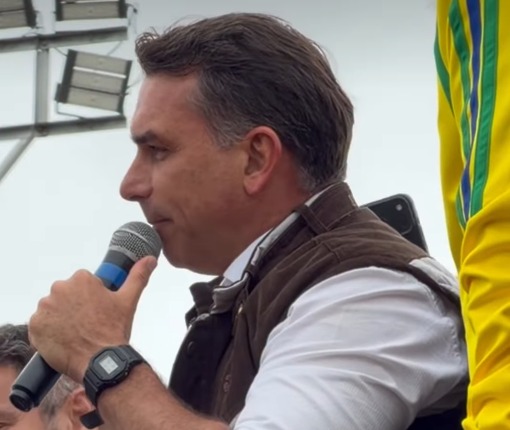 Imagem - Flávio Bolsonaro promete levar acusações contra Lula para debate na Band