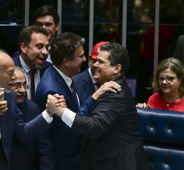 Imagem - Microfone aberto flagra Alcolumbre após aprovação da escala 6x1: “Não falei que ia dar certo?”