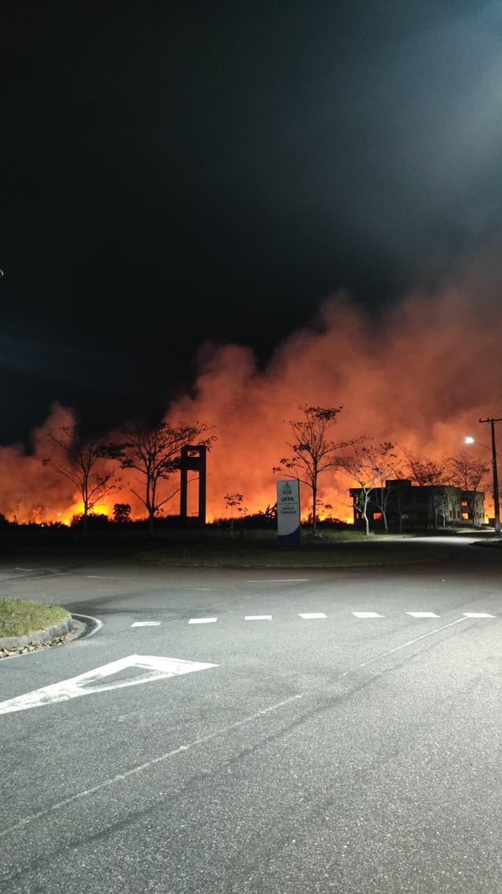 Imagem - Incêndio de grandes proporções atinge campus da UFPA em Castanhal