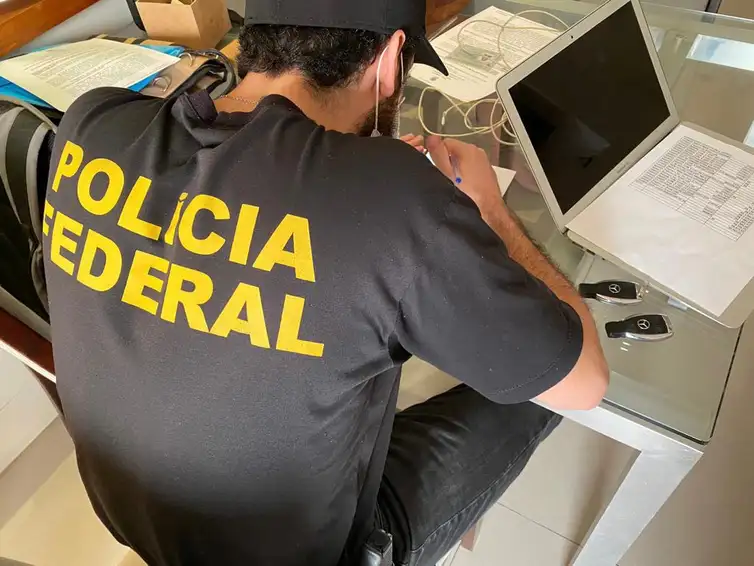 Caso envolve suspeita de falsificação de documentos e lavagem de dinheirão

