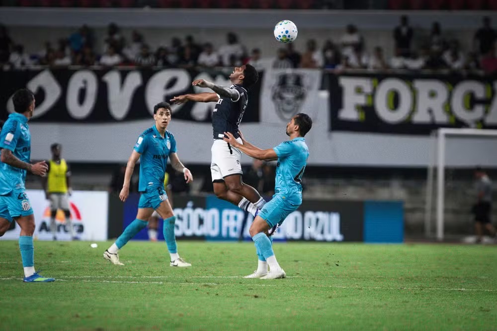 Jaderson entrou em campo na estreia de Thiago Carpini no comando do Leão Azul, diante do Santos, pela 28ª rodada da Série A -