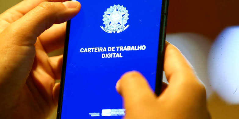 Oportunidades incluem áreas administrativas, vendas, marketing e contabilidade, com postos exclusivos para pessoas com deficiência

