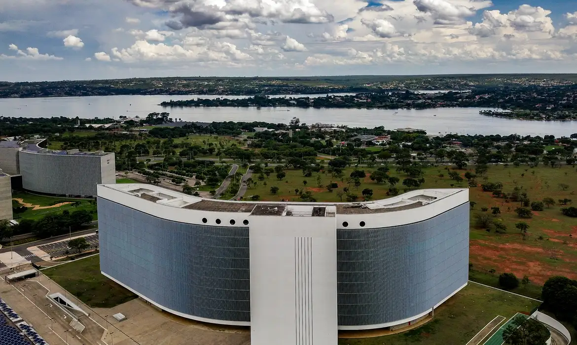 Imagem - TSE determina isonomia após IA da Meta barrar imagens de Lula