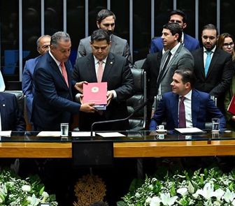 Imagem - Congresso promulga PEC que acaba com a escala 6x1 e prevê duas folgas semanais