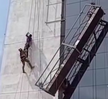 Imagem - Vídeo: Trabalhadores ficam pendurados em prédio e mobilizam bombeiros em Parauapebas