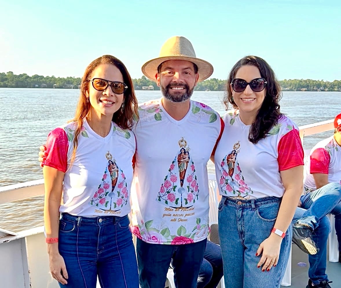 Emília e Miro Sanova com Danielle Cruz, durante a Romaria Fluvial