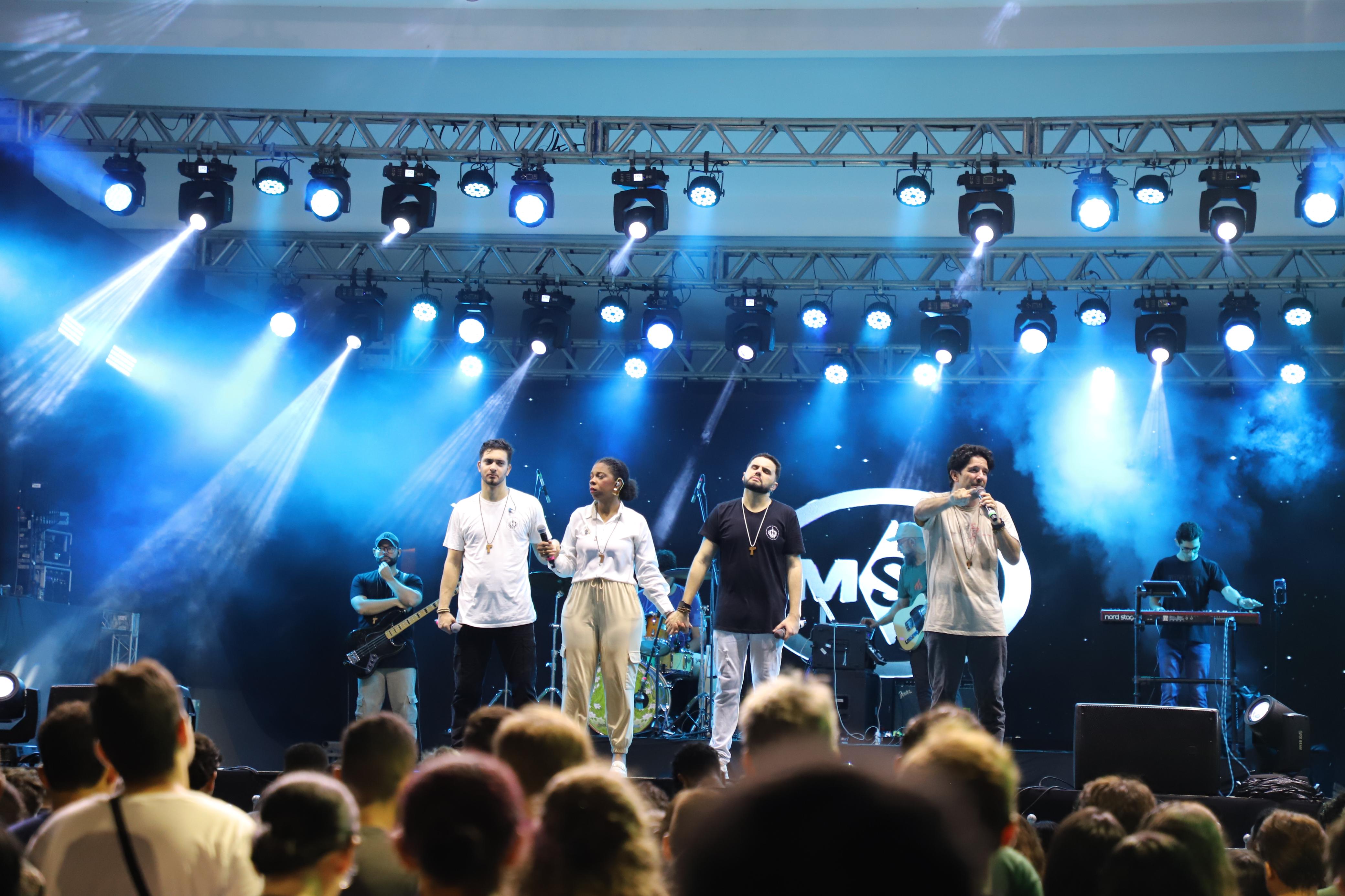 Missionário Shalom se apresenta na Concha Acústica da Praça Santuário no Círio Musical.