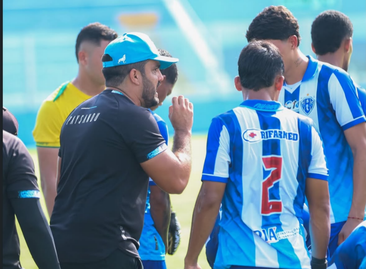 Paysandu anuncia saída de técnico do Sub-20 (Camisa Preta e Boné Azul) e encerra segunda passagem no clube -