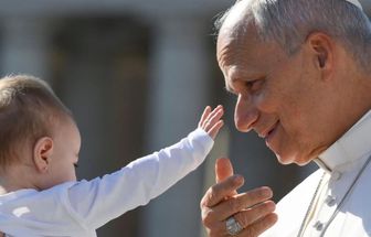 Papa Leão XIV deve receber alta neste sábado após cirurgia no pulmão