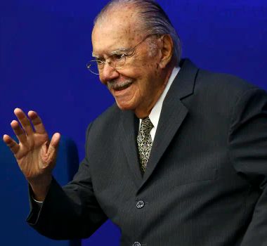 Imagem - José Sarney recebe alta hospitalar após nove dias de internação