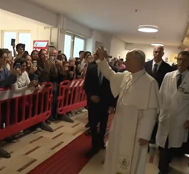 Imagem - Papa Leão XIV recebe alta após cirurgia para retirada de tumor no pulmão