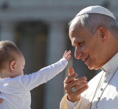 Imagem - Papa Leão XIV deve receber alta neste sábado após cirurgia no pulmão