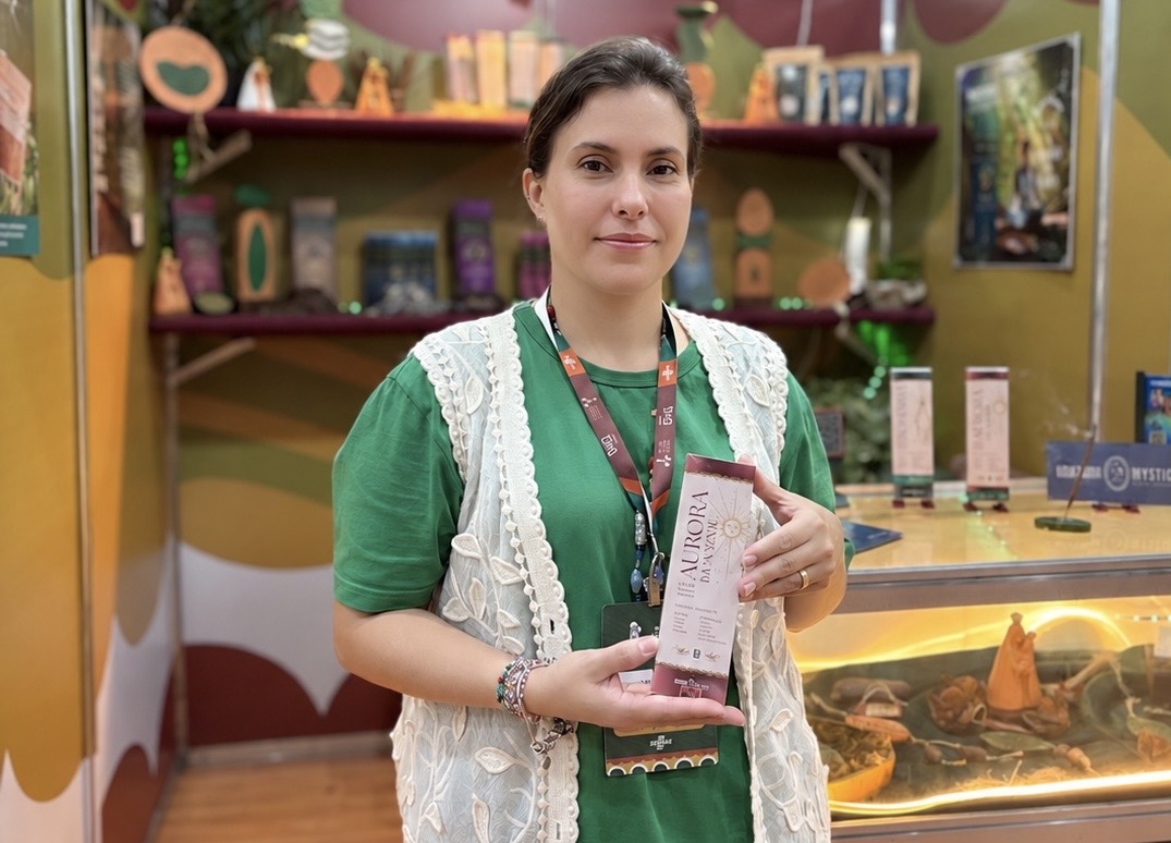 A empresária e escultora Kendra Assayag, à frente da Amazônia Mystica 
