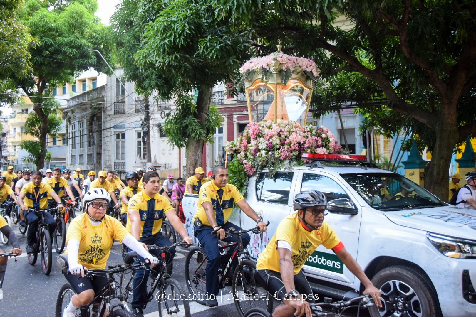 Ciclo-Romaria reúne multidão de ciclistas e tem bicampeão da bicicleta mais enfeitada em Belém


