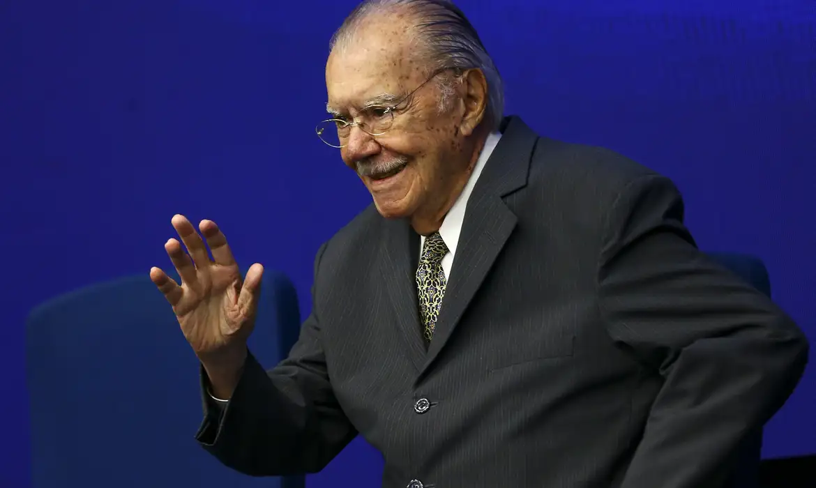 Ex-presidente passou por procedimento cirúrgico o abdômen

