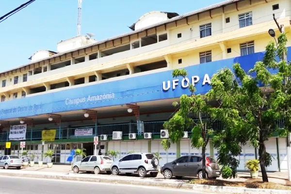 Fachada da Universidade do Oeste do Pará