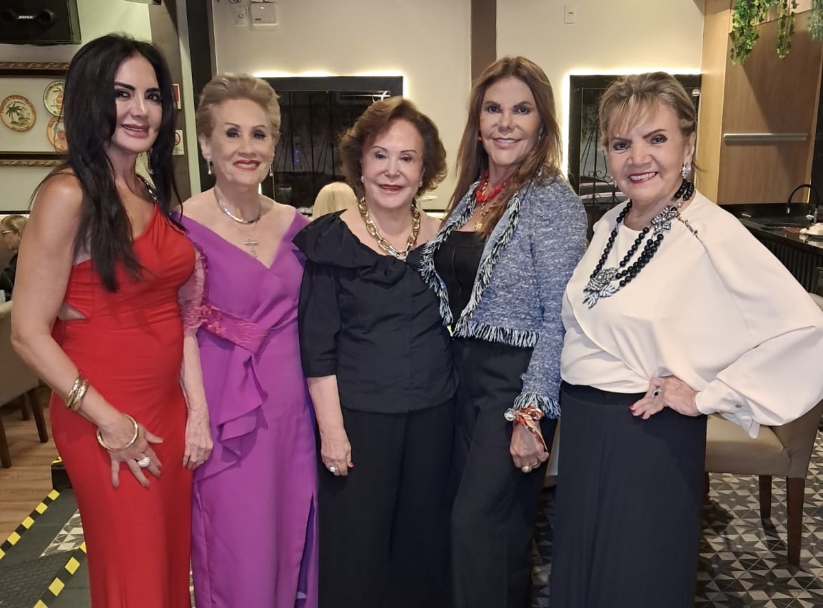 Fadia Freire, Ana Maria Faciola, Maria Lucia Pires, Elisa Pires e Walda Bandeira