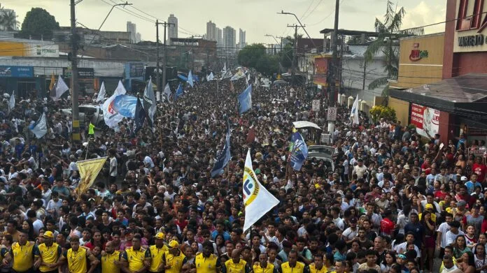 Romaria da Juventude percorre ruas de Belém.