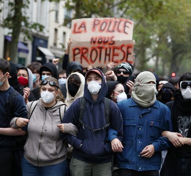 Imagem - Protestos na França levam mais de 500 mil às ruas e deixam 1 morto, 500 policiais feridos e 1.800 presos