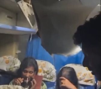 Imagem - Pedra atinge ônibus em movimento e fere duas pessoas no Sri Lanka