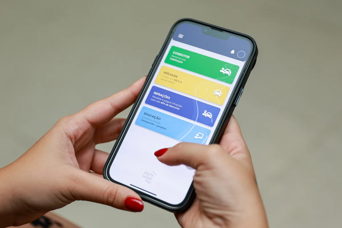 Motoristas de Belém já podem receber pelo celular, em tempo real, notificações de autuações de trânsito registradas na capital. 