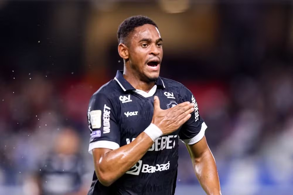 Jajá comemora gol pelo Remo -