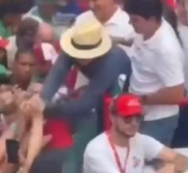 Imagem - Relógio de luxo e aliança de Lula são furtados durante comício na Bahia